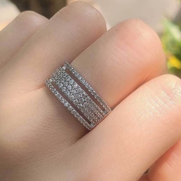 Wide Round Cut Sterling Silver Ring - Picture 4 of 5